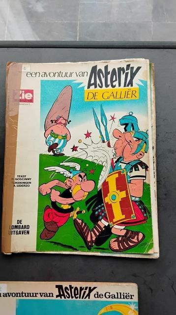 Bandes dessinées Astérix + 3 couvertures cartonnées en franç disponible aux enchères