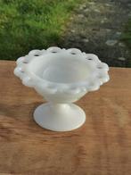 Vase en opaline, Enlèvement