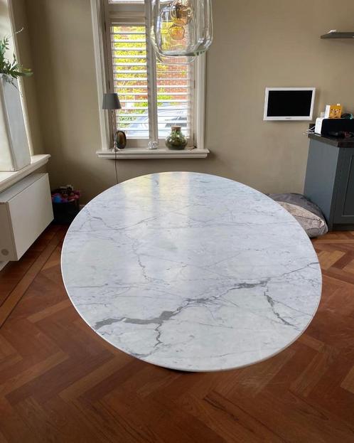 Ovale Tulip tafel, taliaans Carrara marmeren blad 235x121cm, Huis en Inrichting, Tafels | Eettafels, Nieuw, 100 tot 150 cm, 200 cm of meer