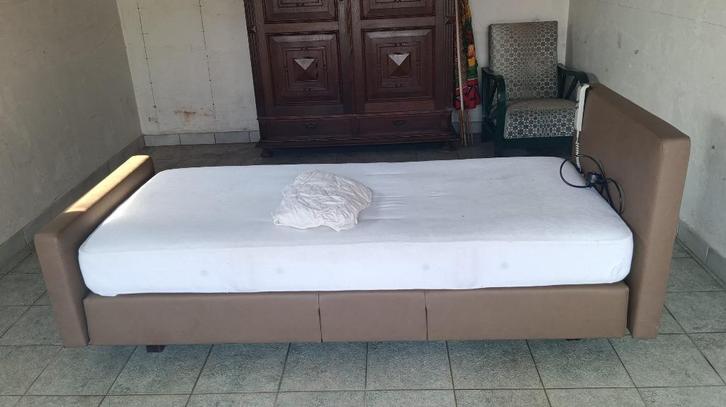 Sommier simple réglable, Maison & Meubles, Chambre à coucher | Lits, Utilisé, Une personne, 90 cm, 220 cm, Autres matériaux, Brun