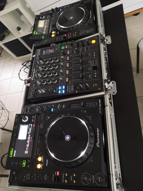 Pioneer set 2xCDJ2000 + DJM800 + flightcase met wielen!, Muziek en Instrumenten, Dj-sets en Draaitafels, Zo goed als nieuw, Pioneer