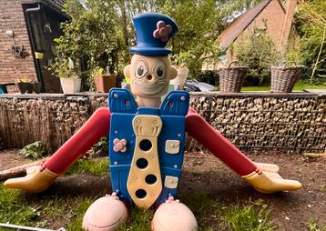 Clown met 2 glijbanen en klimkant  beschikbaar voor biedingen