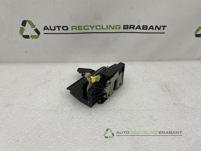 Serrure portière mécanique 4portes avant gauche d'un Dacia, Autos : Pièces & Accessoires, -, 3 mois de garantie, Utilisé, -