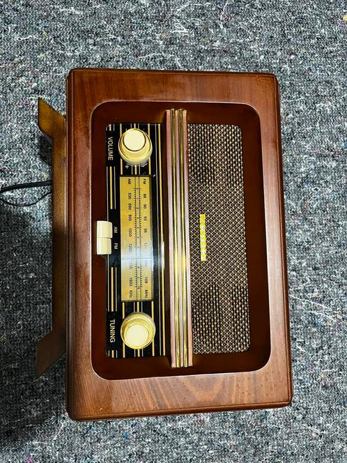 Radio ancienne, fonctionne parfaitement !, Antiquités & Art, Antiquités | TV & Hi-Fi, Enlèvement ou Envoi