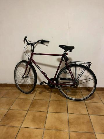 Oude herenfiets beschikbaar voor biedingen