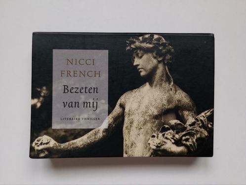 Nicci French - Bezeten van mij (dwarsligger), Livres, Thrillers, Comme neuf, Enlèvement ou Envoi