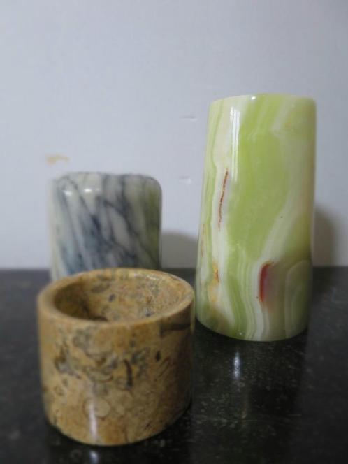 Trio van natuurstenen vazen en kandelaars - VINTAGE, Antiek en Kunst, Antiek | Vazen, Ophalen of Verzenden