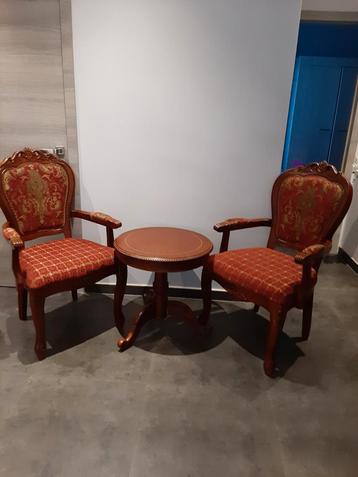 2 chaises royales neuve + table en bois massif neuve