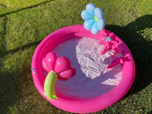 Kinderzwembad met sproeiers prima staat 1.45m diameter, Jardin & Terrasse, Piscines, Comme neuf, Piscine gonflable, Moins de 80 cm