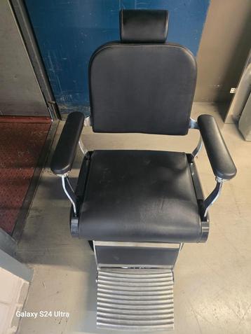 barbierstoel herenstoel kappersstoel kapper kapsalon barber beschikbaar voor biedingen