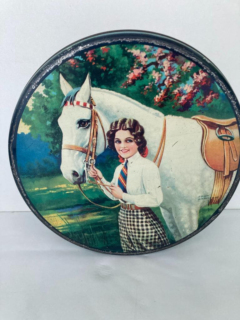 Ancienne boîte à biscuits « Fille avec cheval ». John Jansse, Collections, Boîte en métal, Utilisé, Biscuits, Enlèvement ou Envoi