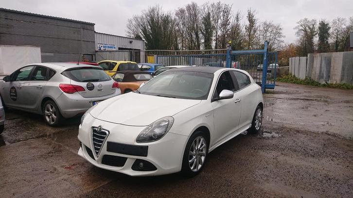 Alfa giulietta 1600cc diesel 2013 147000km gps clim cuir 1pr, Autos, Alfa Romeo, Entreprise, Achat, Giulietta, ABS, Airbags, Air conditionné