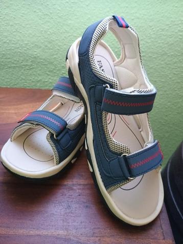 Sandalen jongen beschikbaar voor biedingen