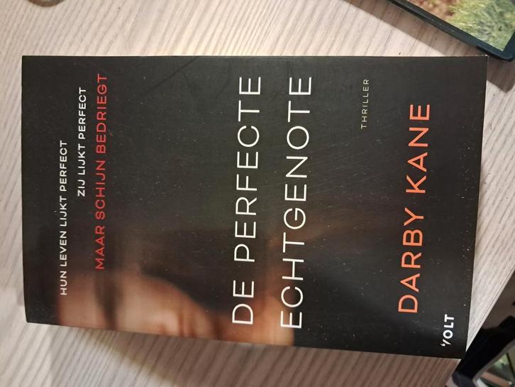 Darby Kane - De perfecte echtgenote, Boeken, Thrillers, Zo goed als nieuw, Ophalen of Verzenden