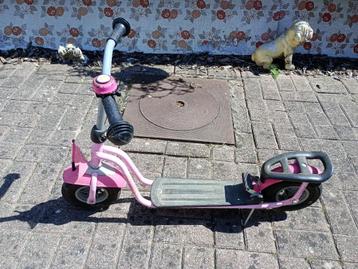 Roze step en helm Lillifee ( kinderen )  beschikbaar voor biedingen
