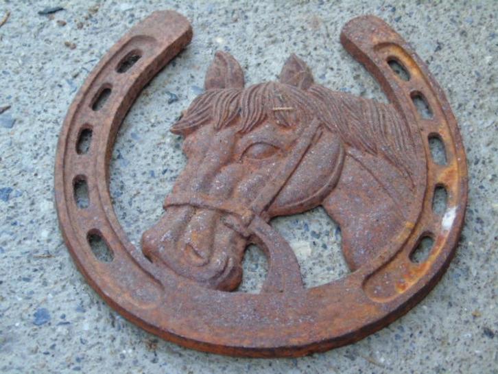 fronton van een hoefijzer en kop, gietijzeren wanddecoratie, Tuin en Terras, Tuinwanddecoratie, Nieuw, Ophalen