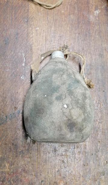 Italiaanse militaire fles uit de Tweede Wereldoorlog  beschikbaar voor biedingen