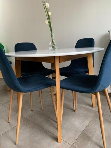 Ronde witte tafel JEGIND beschikbaar voor biedingen