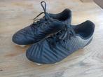 Chaussures de foot (crampons) Kipsta noires pointure 40, Enlèvement ou Envoi, Utilisé, Chaussures