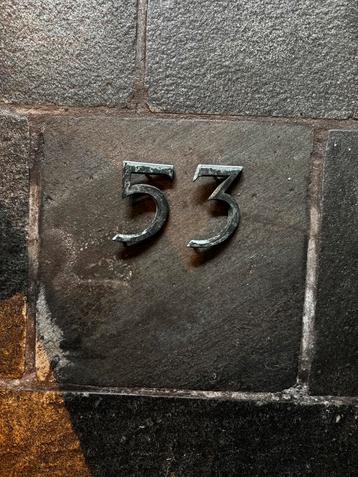 Metalen huisnummerplaten — 3 en 5 beschikbaar voor biedingen
