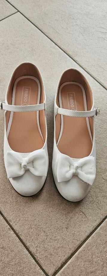 Ballerina's maat:37 Fribo wit  beschikbaar voor biedingen