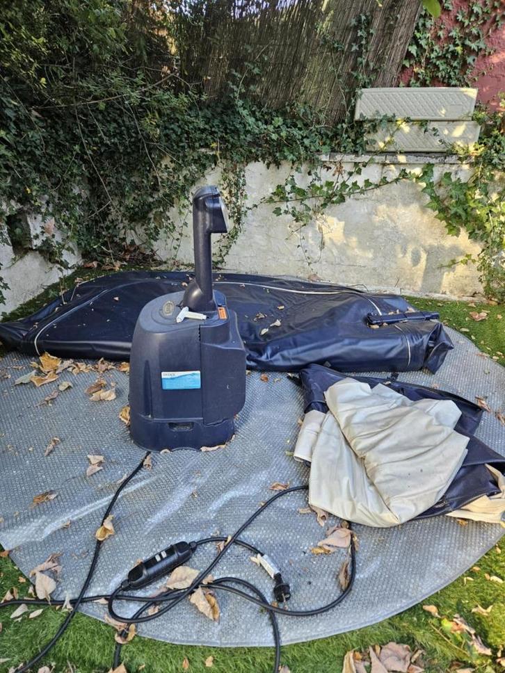 Spa Intex 6 personnes, Jardin & Terrasse, Bains à remous et Spas, Utilisé, Gonflable, Couverture, Tapis de sol, Filtre, Pompe