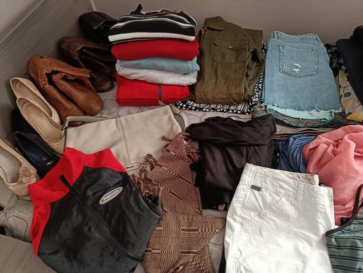 Kledingpakket dames, 75 stuks, Kleding | Dames, Dames-kledingpakketten, Gedragen, Maat 36 (S), Ophalen of Verzenden