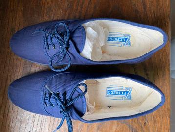 Pantoffelschoenen maat 40 beschikbaar voor biedingen