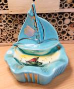 Schitterende asbak met blauw bootdecor (Hubert Bequet), Antiek en Kunst