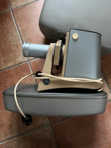 Projecteur de dias vintage Leitz beschikbaar voor biedingen