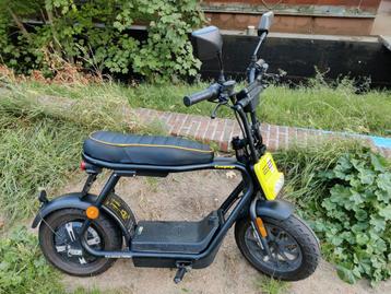 Elektrische B-klasse scooter brommer E-mobil coopop beschikbaar voor biedingen