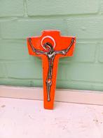 Crucifix vintage en céramique Bree Belgium, Antiquités & Art, Antiquités | Céramique & Poterie, Enlèvement ou Envoi