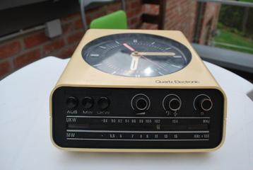 radio - kwartsklok qe11 * VINTAGE * jaar 70' beschikbaar voor biedingen