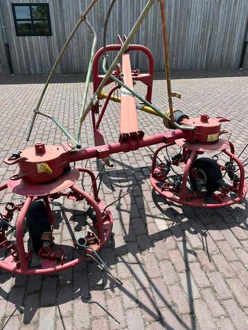 Hooischudder beschikbaar voor biedingen