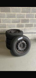 4 Pneus hivers avec jantes 205 /65 /R15 à vendre en bon état, Ophalen, Band(en)