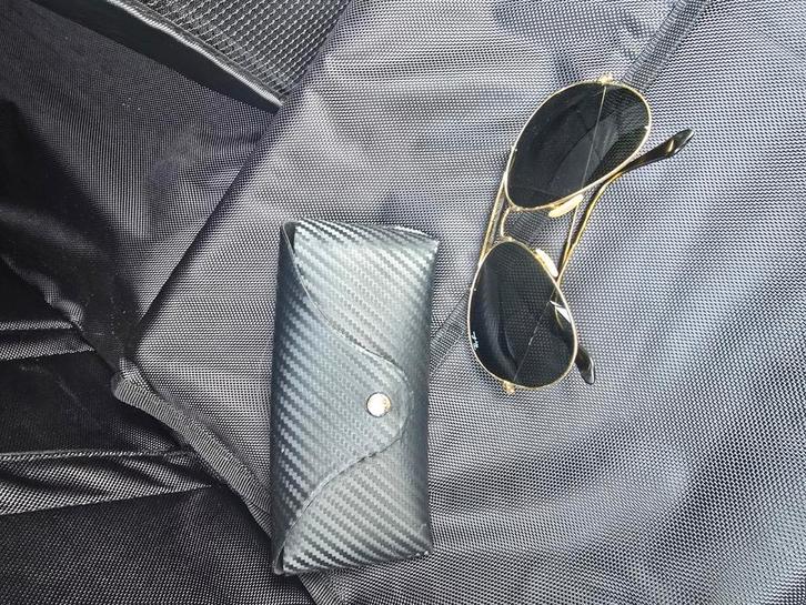 Lunettes de soleil Ray-Ban Aviator dorées + étui, Handtassen en Accessoires, Zonnebrillen en Brillen | Heren, Gebruikt, Bril, Ray-Ban