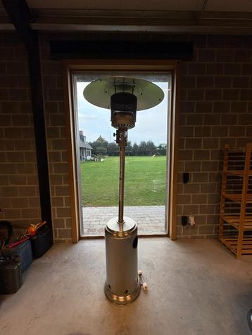 terrasverwarmer / heater RVS op gas, zo goed als nieuw beschikbaar voor biedingen