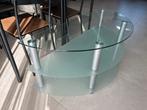Moderne glazen salontafel met matglas en metalen poten, Huis en Inrichting, Tafels | Salontafels, Ophalen, Zo goed als nieuw