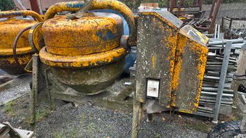 Betonmolen 350l groot model beschikbaar voor biedingen