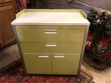 Meuble cabinet medical vintage beschikbaar voor biedingen
