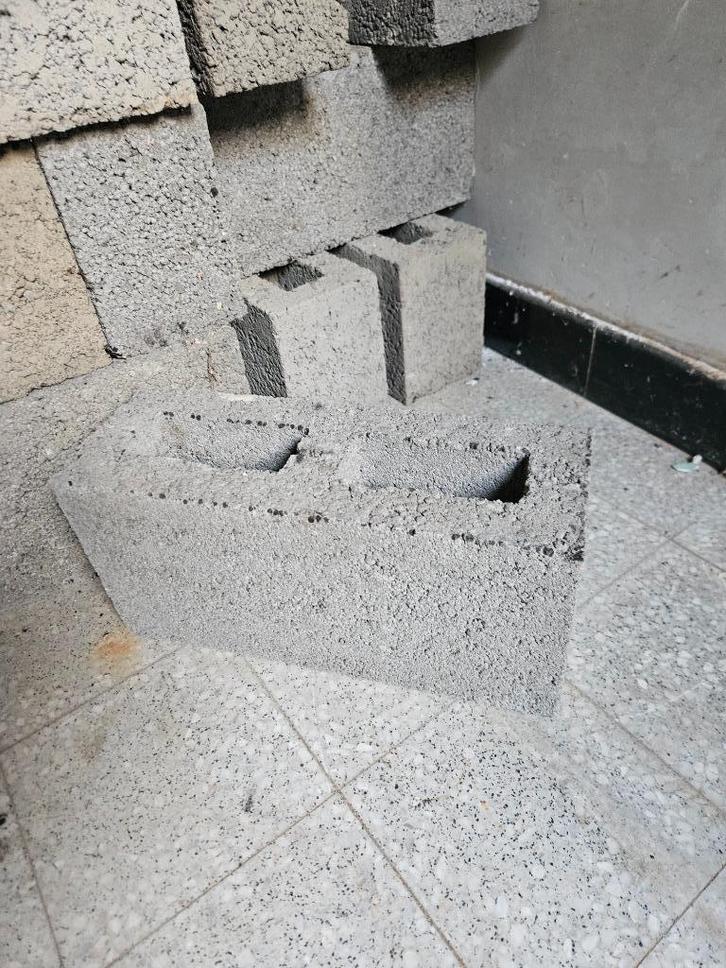 betonblokken hol grijs, Doe-het-zelf en Bouw, Metselstenen, Zo goed als nieuw, Beton, Ophalen