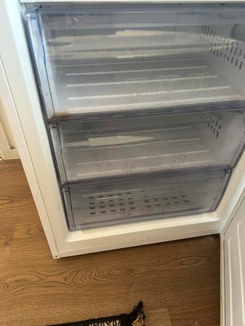 Frigo te koop 200€ beschikbaar voor biedingen