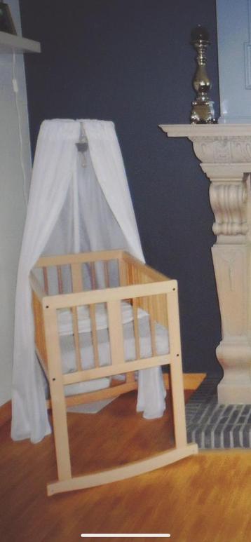 Wiegje beschikbaar voor biedingen