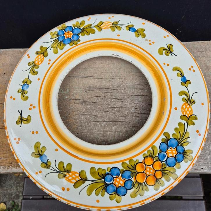 Ceramic, ronde vorm met uitsparing in het midden, Antiek en Kunst, Antiek | Wandborden en Tegels, Ophalen of Verzenden