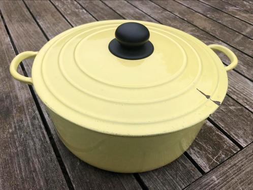 LE CREUSET stoofpan elysees geel - 8,5 liter, Maison & Meubles, Cuisine | Casseroles & Poêles, Utilisé, Autres types, Fonte, Plaque céramique