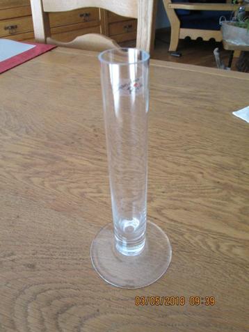 Vases en verre.  beschikbaar voor biedingen