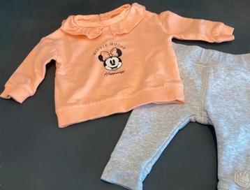 Disney sweater + broekje -Bla Bla -maat 62 beschikbaar voor biedingen