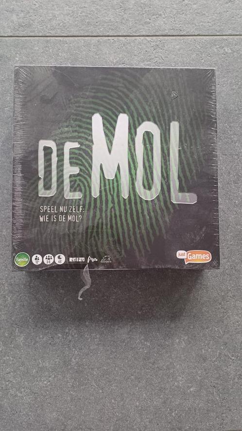 Just Games Wie is de Mol - bordspel - NL-uitgave, Hobby en Vrije tijd, Gezelschapsspellen | Bordspellen, Nieuw, Drie of vier spelers