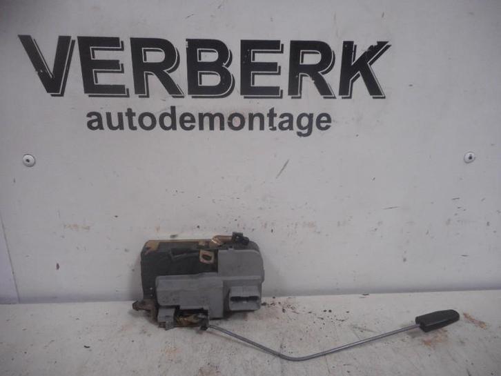 SERRURE DE PORTE LATERALE Peugeot 206 CC (2D), Autos : Pièces & Accessoires, Carrosserie & Tôlerie, Peugeot, Droite, Utilisé