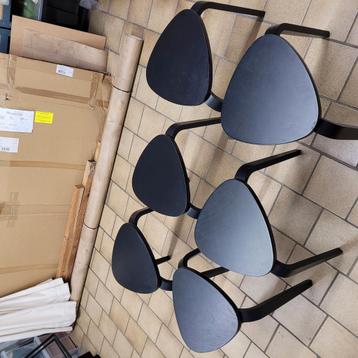 Zwarte houten tafel  200 x 70 cm met 6 zwart houten krukken. beschikbaar voor biedingen